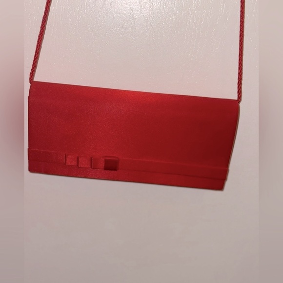 Beautiful Robinson Elegant Red Satin Evening bag with Bow Detail - Picture 10 of 10